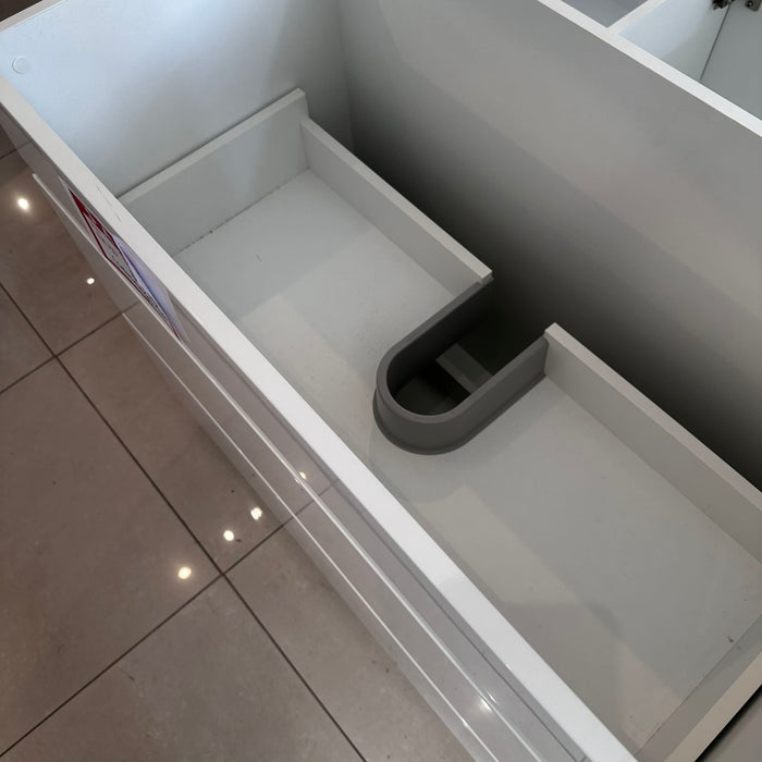900mm White Triple Cabinet Vanity