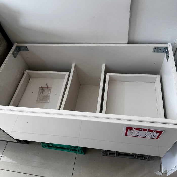 890mm White Cabinet Vanity